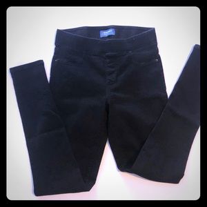 Black size 8 long elastic waist band jegging.